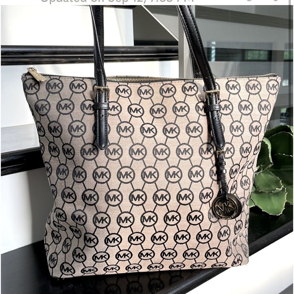 Michael Kors genuine leather canvas, signature large tote bag shoulder handbag - Picture 1 of 8